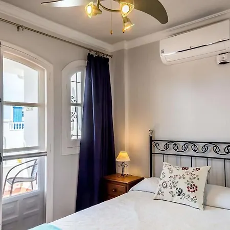 Ap351 - Capuchinos 54 * Nerja